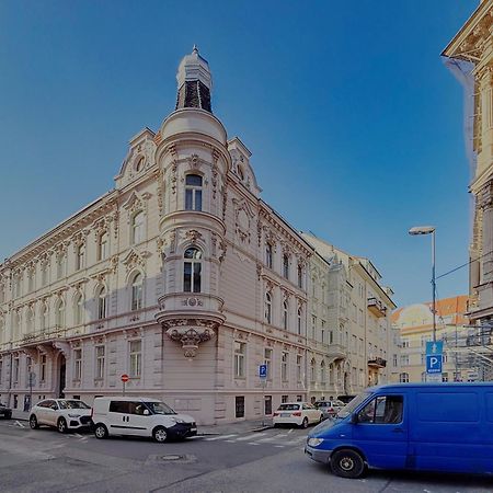 Beautiful Condo At The Old Town Bratislava Exteriér fotografie